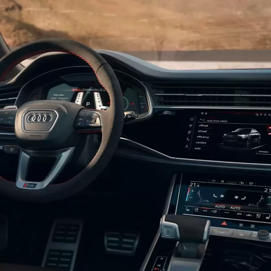 RSQ8 interior
