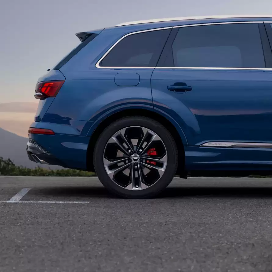 Audi Q7 exterior