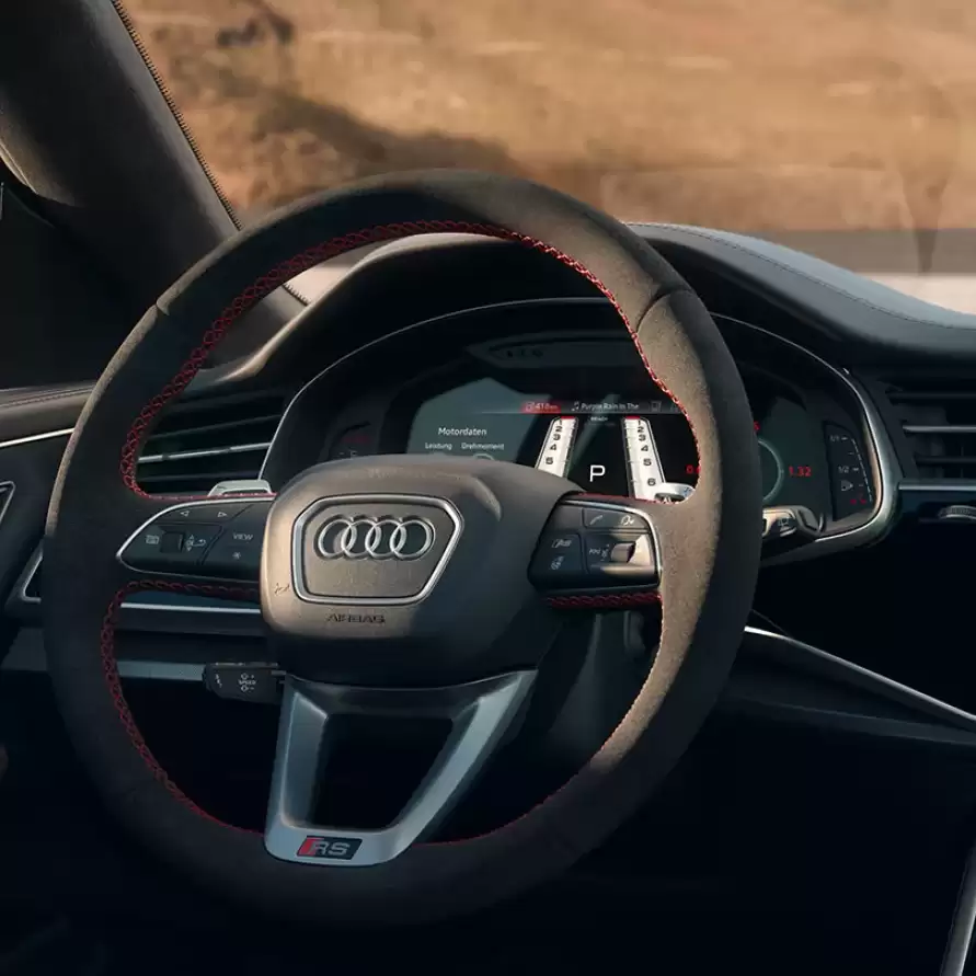 RSQ8 interior